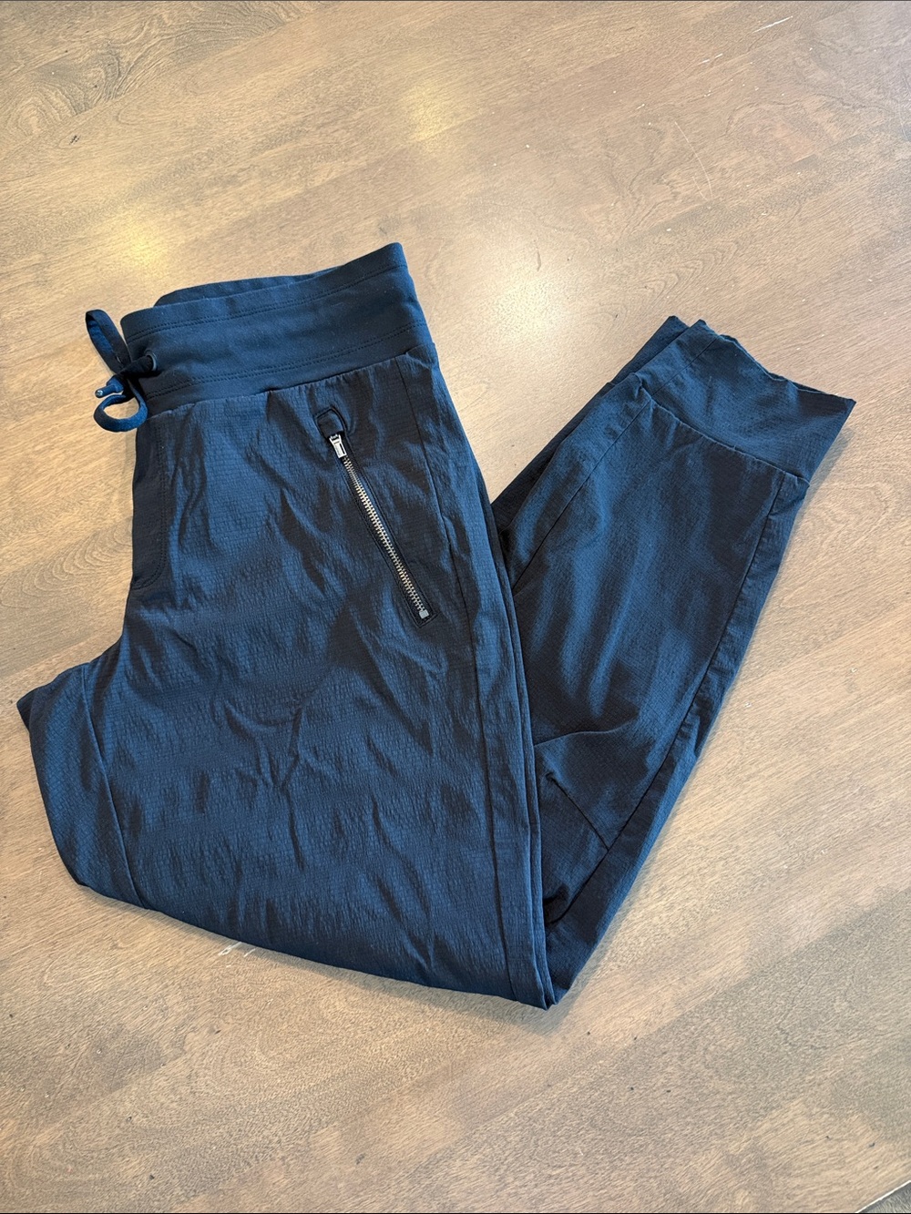 Athleta Trekkie North Jogger Joggers Womens size 6 Black zipper pants athleisure